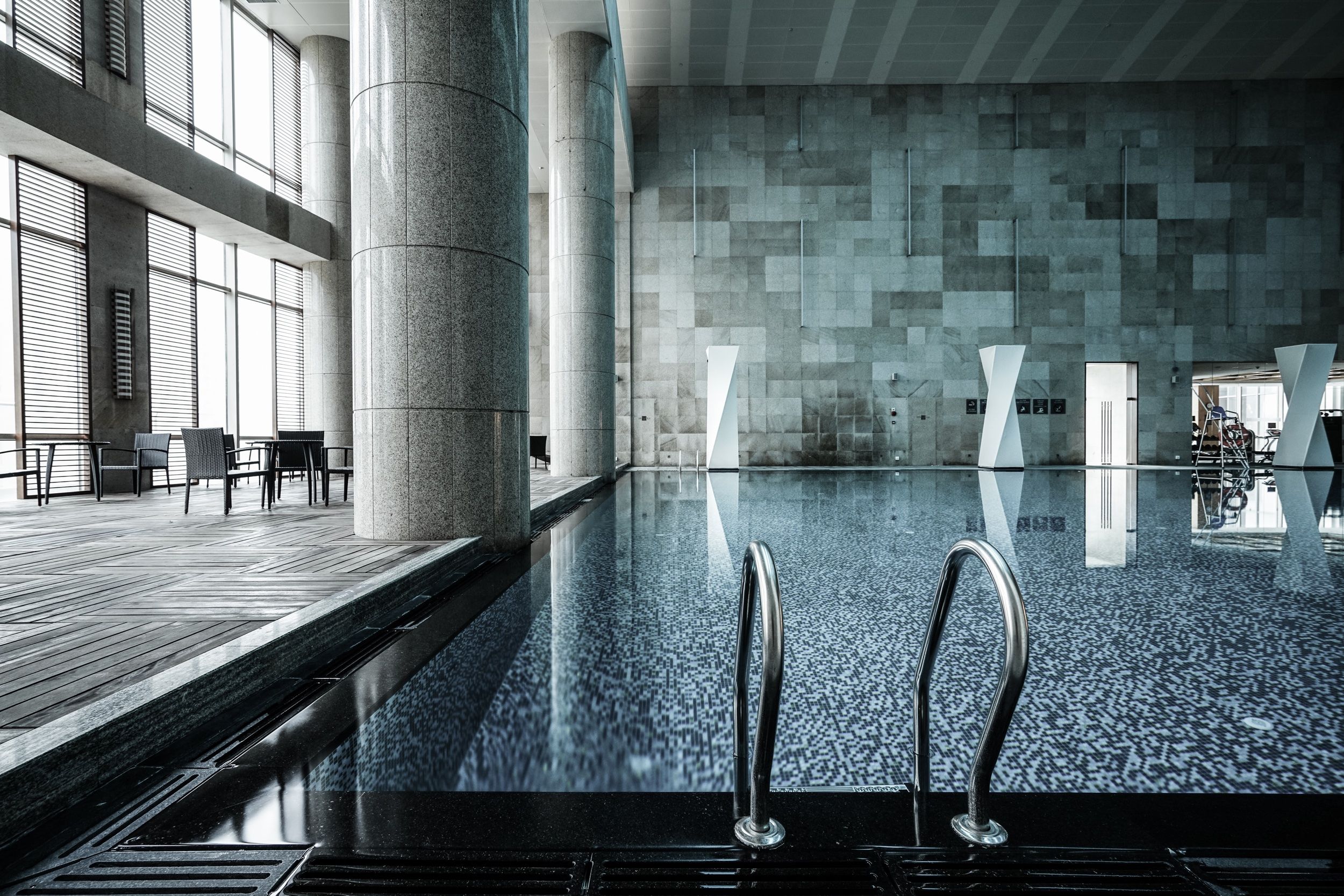 Italian Glass Mosaic Blend for Wet Ares